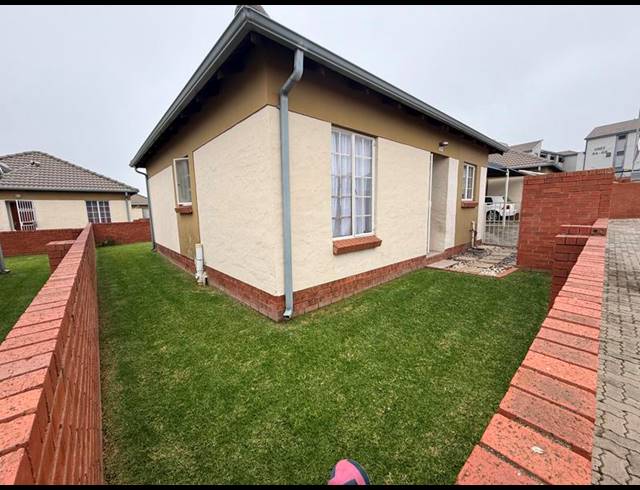 2 BEDROOM TOWNHOUSE FOR SALE IN THE REEDS